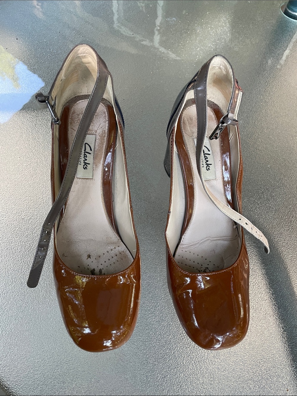 Clarks three toned shoes with straps size 7 1/2